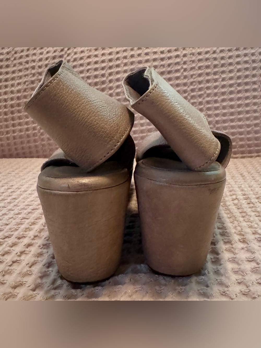 Chocolate Blu LeatherWedge - Taupe       Size 9.5 - Picture 5 of 8